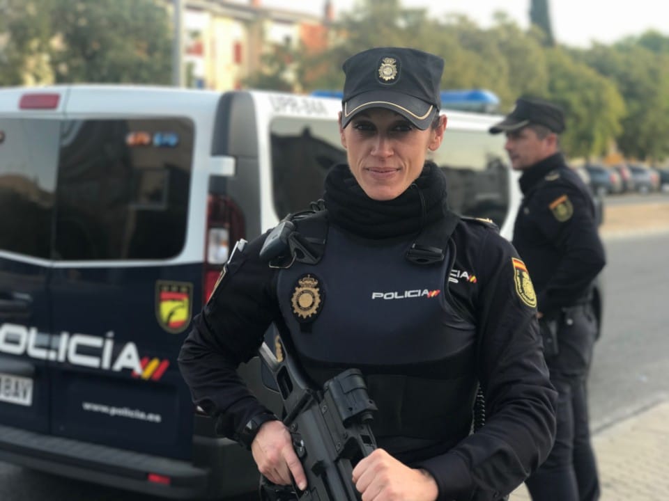 ¿Cuántos años son para ser Policía en España?