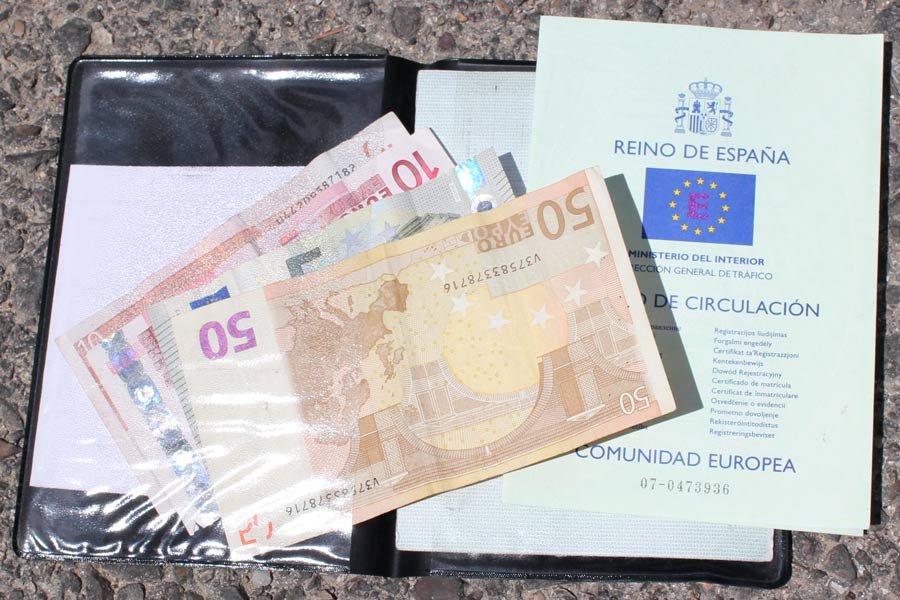 ¿Qué documentos se necesitan para hacer una transferencia de vehículo en una notaría?